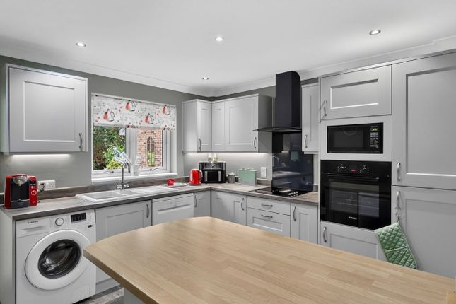 6, Pallant Chase, Colchester photo 3
