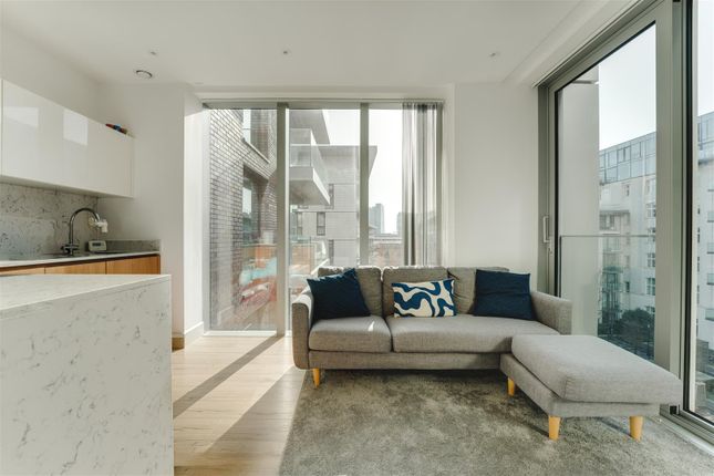 Studio flat on Flat 403, Perilla House, Stable Walk, London, £500,000