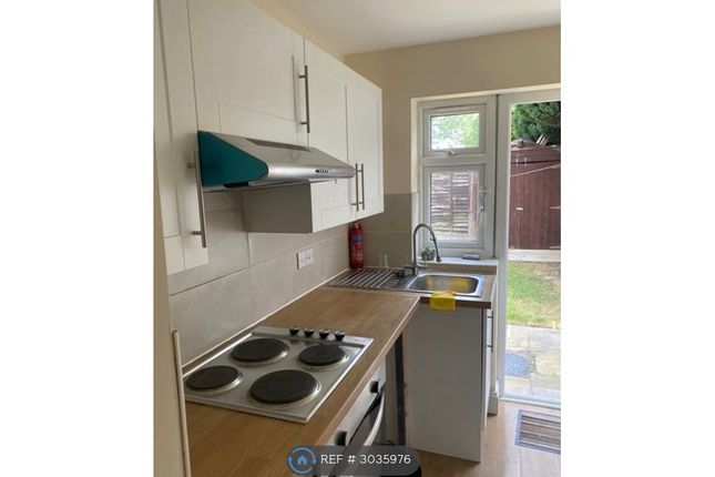 Flat, Waller Avenue, Luton photo 3