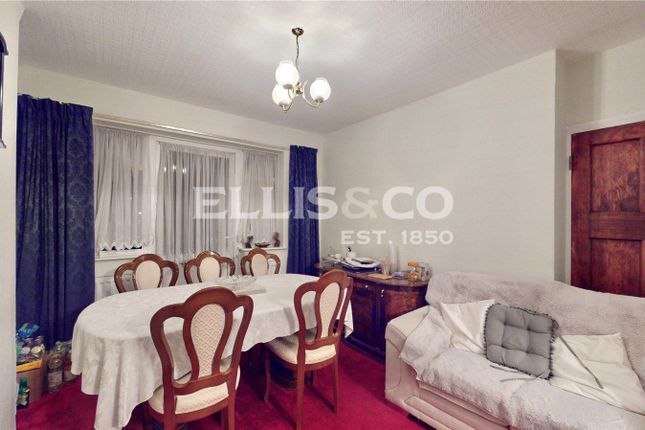 19, Derek Avenue, Wembley photo 3