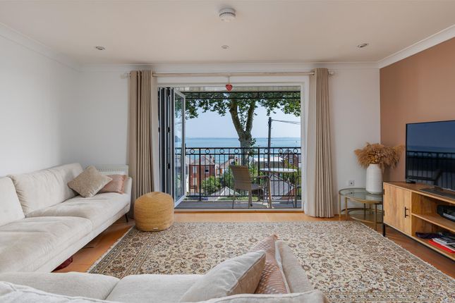 3 Langtry Place, Castle Road, Cowes photo 3