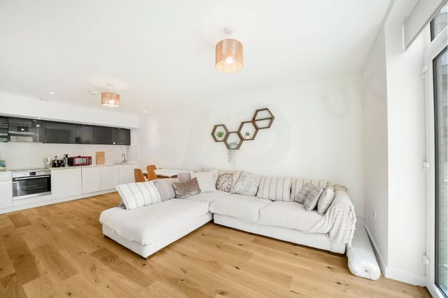 Falcondale Court,Flat 19, Park Royal, London photo 4