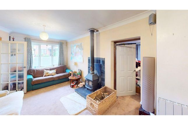 5, Oakapple Close, Horsham photo 2