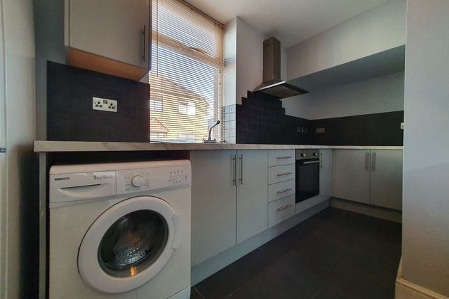 Flat to rent in Daniel Street, Cathays, Cardiff