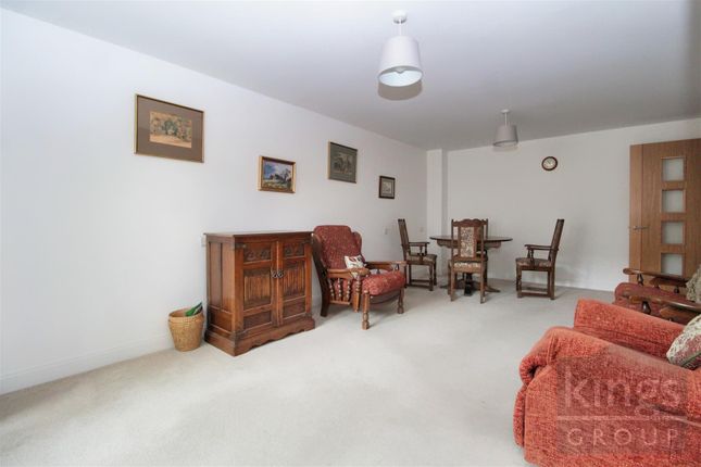 23 Edwards House, Pegs Lane, Hertford photo 3