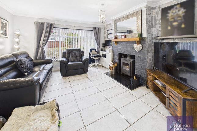 58, The Close, Caldicot photo 3