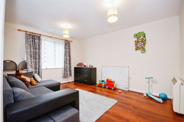 Flat for sale in Cheshire Drive, Leavesden, Watford