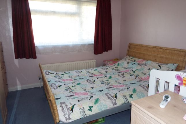 32, Basildon photo 5
