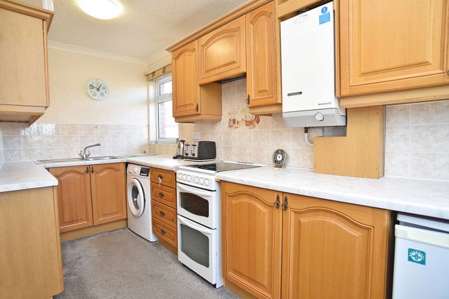 9 Wood Aven Close, Harrogate photo 3