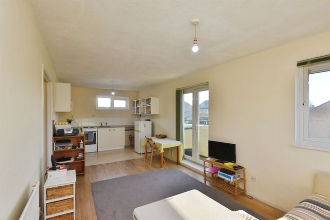 3, The Boundary, Milton Keynes photo 3