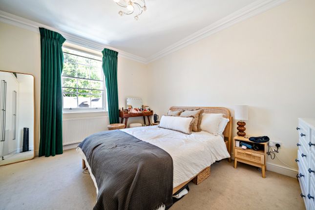 3, 49a, Clapham High Street, London photo 4