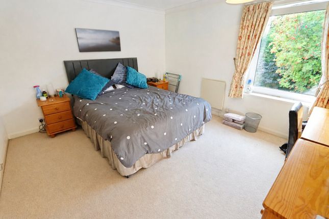 Flat 5, Lewis House, Sorrel Close, Isham photo 4