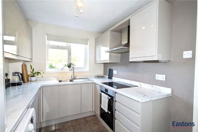 16, Hewers Way, Surrey photo 4