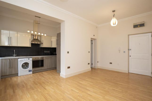 Flat 15, 130, Brighton Road, Purley photo 3