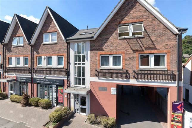 2-bed flat on Brighton Road, Redhill, £260,000