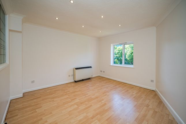 Flat 20, Kingfisher Court, Queen Alexandra Road, High Wycombe photo 2