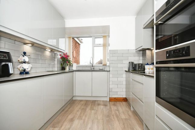 Kitchen 01.Jpg