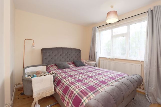 Flat for sale in New North Road, Ilford
