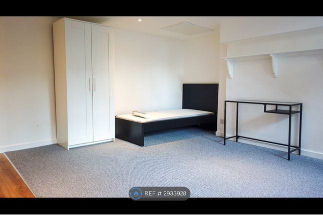 Flat, Balmoral Place, Halifax photo 4