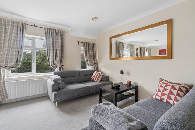 40a, Oak End Way, Gerrards Cross photo 3