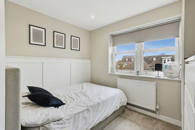 Flat 8, St. Marks Court, 717, London Road, Sutton photo 5