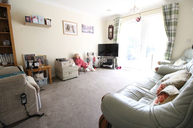 8, Mayfield Close, Warwickshire photo 2