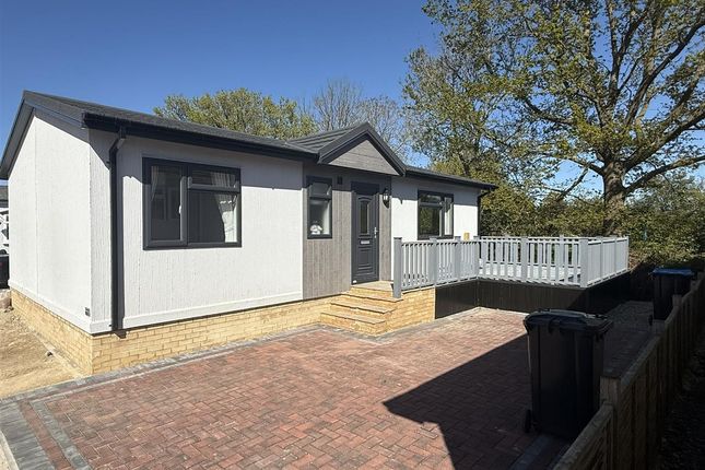 2-bed caravan on 17A, Residential Park, York, £185,000