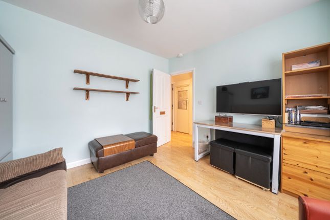 23, Worcester Close, Mitcham photo 4