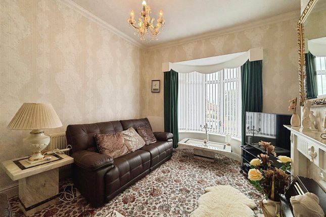 25, Hawes Drive, Bradford photo 4