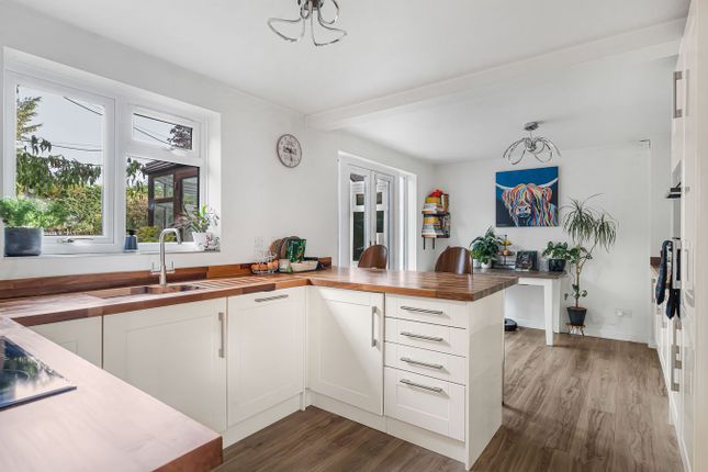 7, Lyndley Chase, Cheltenham photo 4