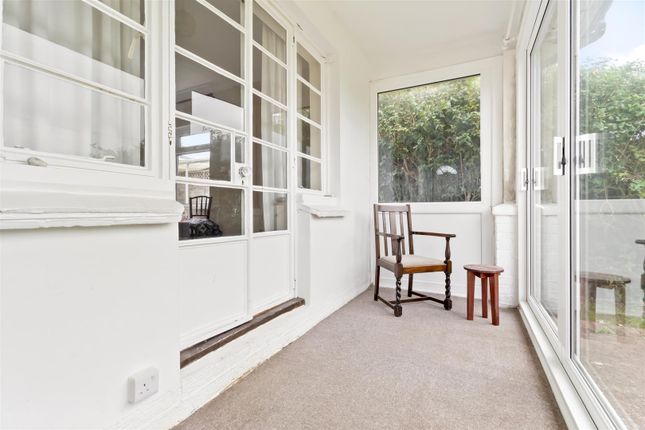 16, Upper West Drive, Worthing photo 3