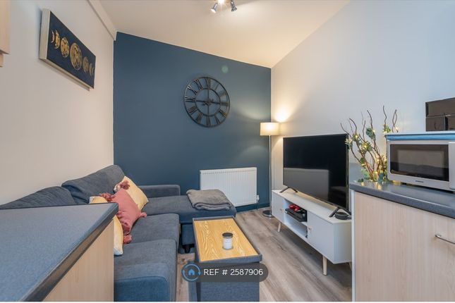 Lounge/ Kitchen