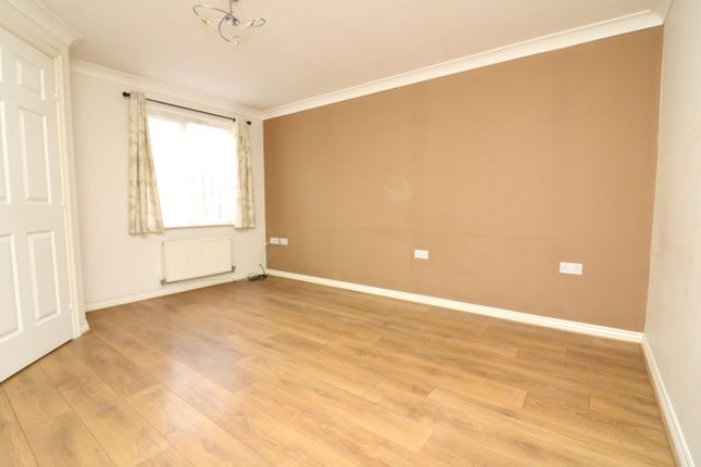 6 Russet Close, Ash, Canterbury photo 2