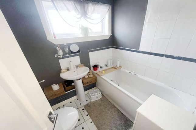 64, Rannoch Place, Let Residential Investment, Irvine, Ayrshire photo 4