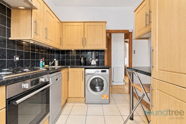 First Floor Flat, Audley Road, London photo 2