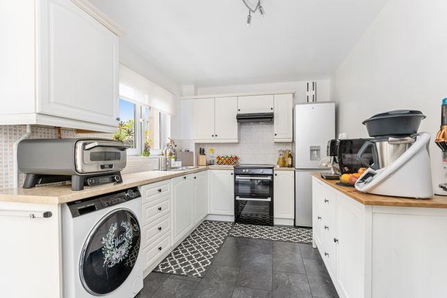 20B, Saughton Mains Gardens, Edinburgh photo 4