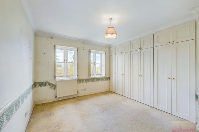 Flat for sale in Peterborough Road, Harrow-On-The-Hill, Harrow