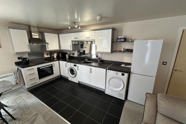 Flat 5, Waterfall House, Waters Edge, Stourport-On-Severn photo 3