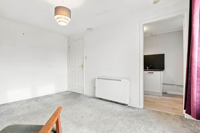 15, Carters Place, Irvine photo 4
