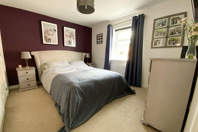 Detached house for sale in Banbury Heath, Bedford