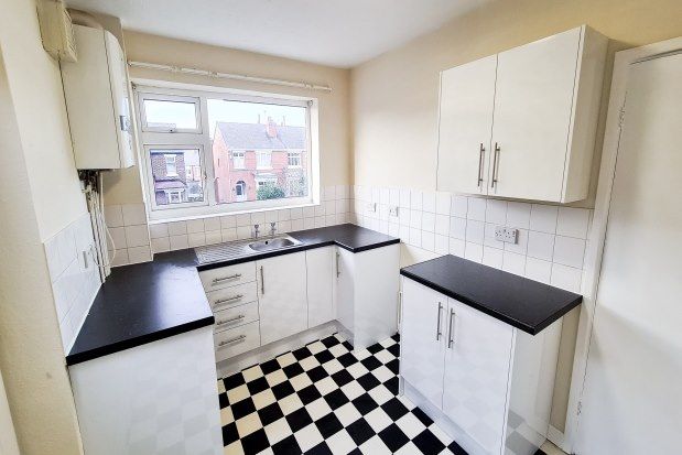 2 bed flat to rent in Hall Flat Lane, Doncaster DN4