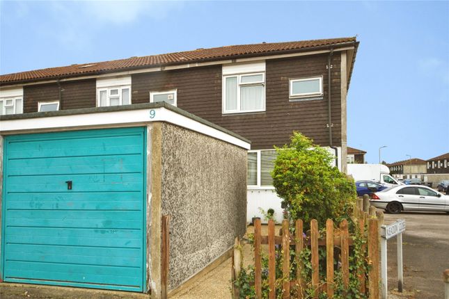 9, Meadow Close, Hertfordshire photo 2