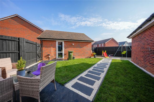 27, Gilbert Way, Maidstone photo 2