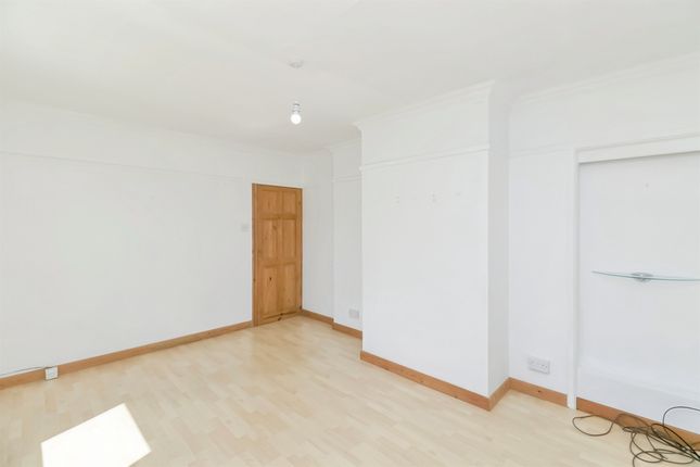 18, Ash Lane, Barry photo 4