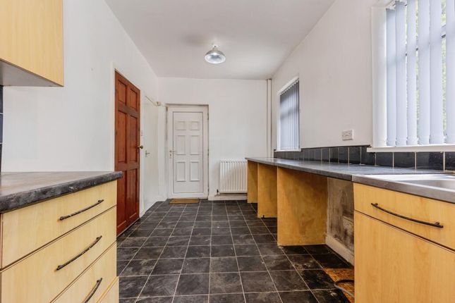 34, Broadbent Avenue, Ashton-under-Lyne photo 5