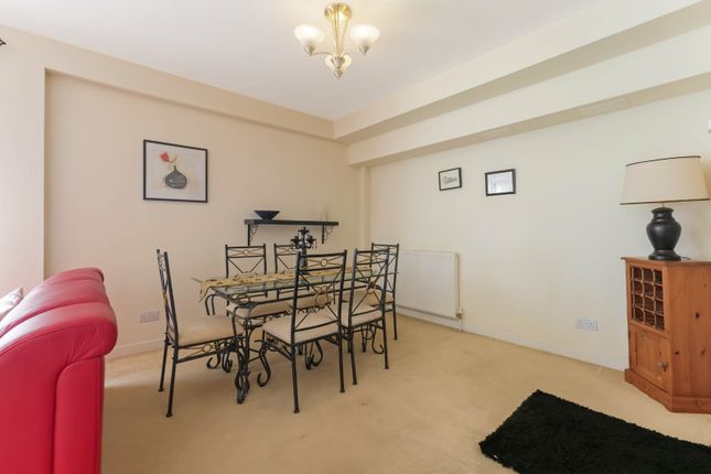 4/1, 6, Brabloch Park, Renfrewshire photo 3