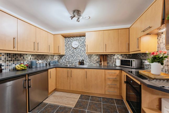 Flat 10, 7, Chapel View, Wirral photo 4