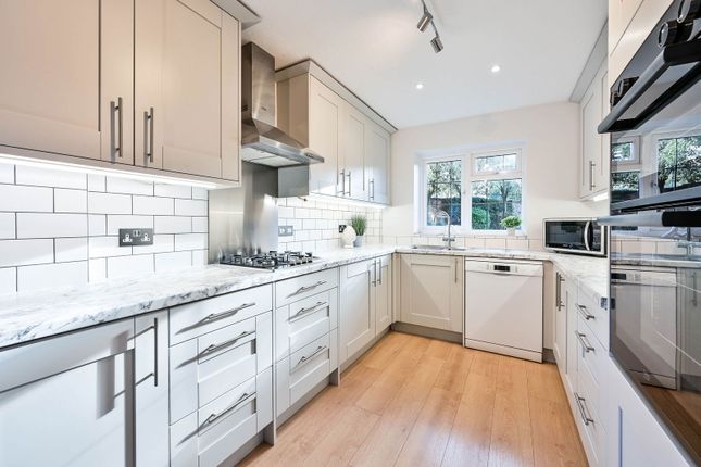 3, Ashwood Park, Leatherhead photo 4