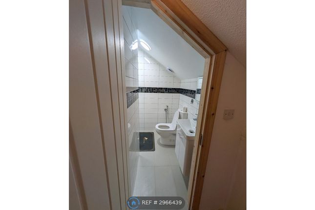 Fortescue Road, Colliers Wood, London photo 5