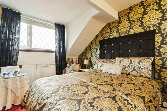 12, Heaton Close, Bingley photo 4